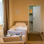 Haus Vier Guest house Grossraeschen