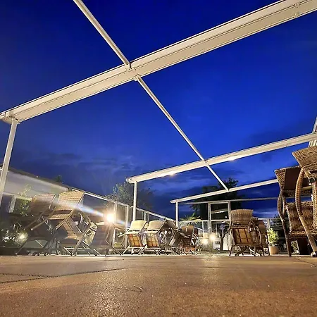 게스트하우스 Haus Vier 4*