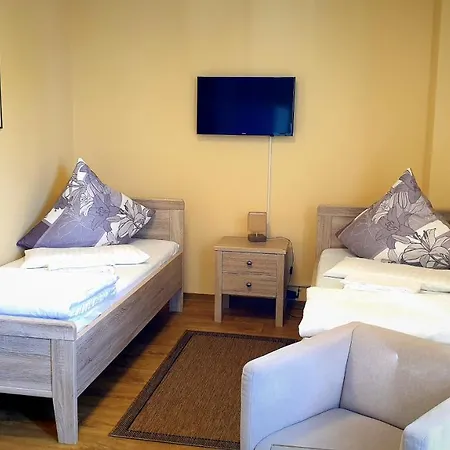 Haus Vier 게스트하우스 4*